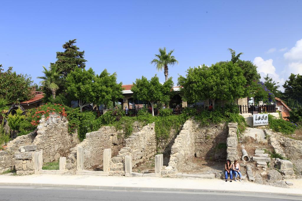 Leda Beach Hotel Side Exterior photo