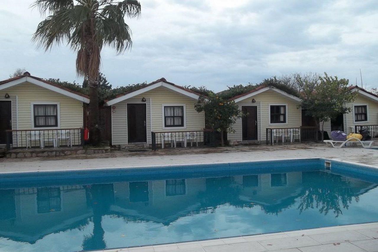 Leda Beach Hotel Side Exterior photo