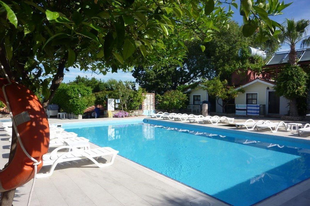 Leda Beach Hotel Side Exterior photo