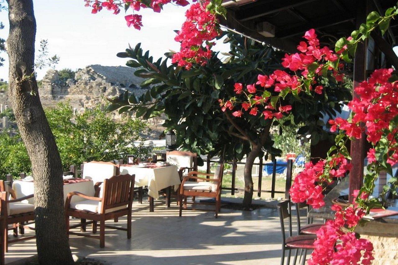 Leda Beach Hotel Side Exterior photo